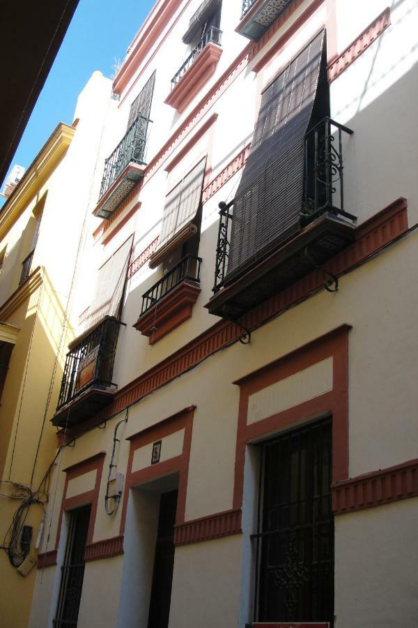 Mar2 - Las Columnas De Adriano Sevilla Bagian luar foto